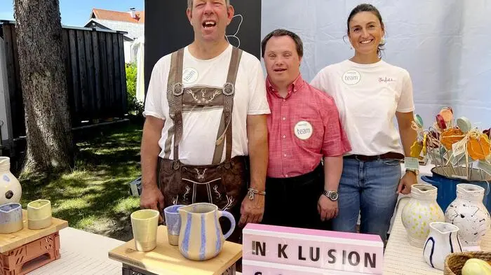Das Team der Lebenshilfe Fürstenfeld mit Geschäftsführer Armin Lorenz und den Kunden erwies sich als perfekter Gastgeber ihres „Festes der Begegnung“ im Lebenshilfepark.
