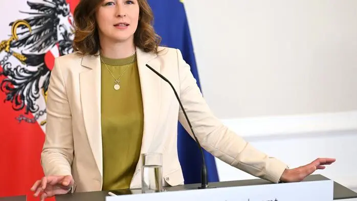 Europaministerin Claudia Bauer (ÖVP): „27 EU-Länder bedeuten nicht automatisch, dass es auch 27 Kommissare samt Kabinetten, Stäben und Dienststellen geben muss“.