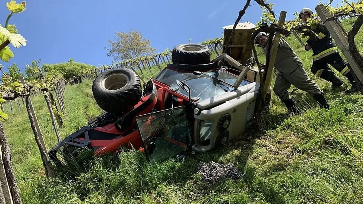 Der Lenker konnte sich selbst aus dem Traktor befreien