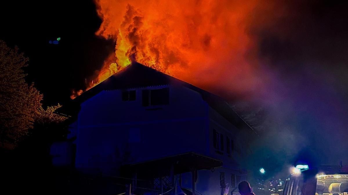 Das Obergeschoß des Einfamilienhauses in Erbersdorf brannte lichterloh