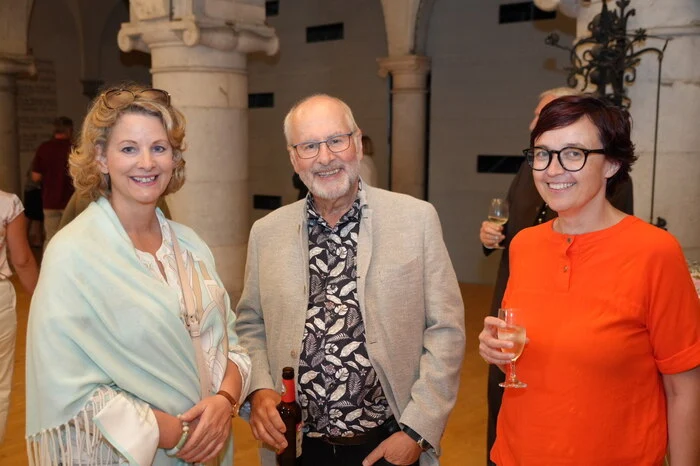 Die Kleine Zeitung-Redakteurinnen Martina Pirker und Barbara Pertl mit Josef Gracher