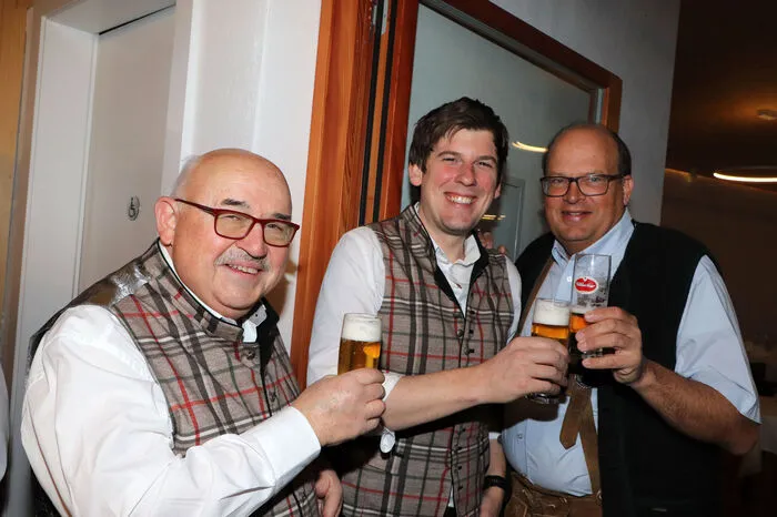 Der Finanzchor Villach unter Leitung von Arno Kohlweg und Obmann Mathias Nadrag sangen auch mit.