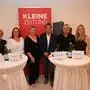 Kleine Zeitung-Redakteurinnen Eva Brutmann (l.) und Barbara Mikschofsky (r.)  mit den Müttern Petra Korp und Tamara Carbonari, dem Leiter der Kinder- und Jugendheilkunde am LKH Hochsteiermark Reinhold Kerbl und dem ehemaligen Deutschlandsberger Kinderarzt Georg Breisach (v.l.n.r.)
