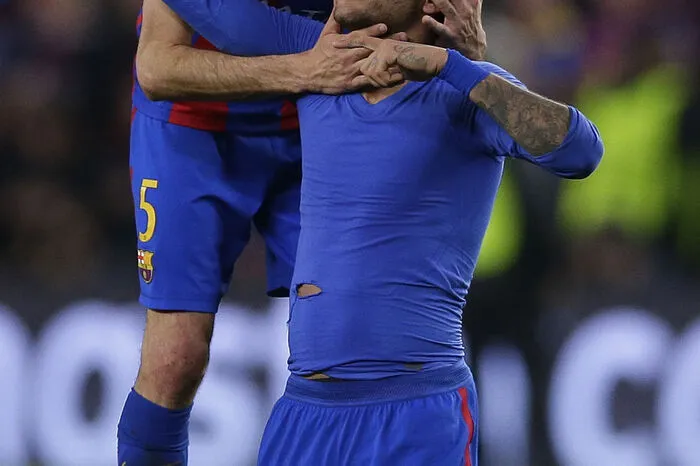 Neymar (rechts) und Sergio Busquets bejubeln ihr Glück.