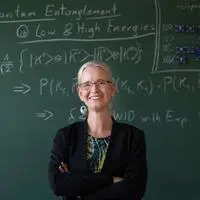 Quantenphysikerin Beatrix Hiesmayr steht am Tag der offenen Tür im Technologiepark Villach für Gespräche und Fragen zur Verfügung