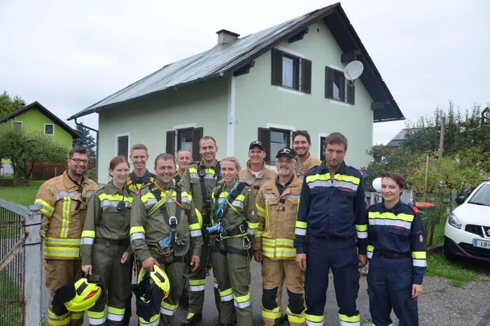 Feuerwehren aus dem gesamten Bezirk arbeiten die Schadensliste ab