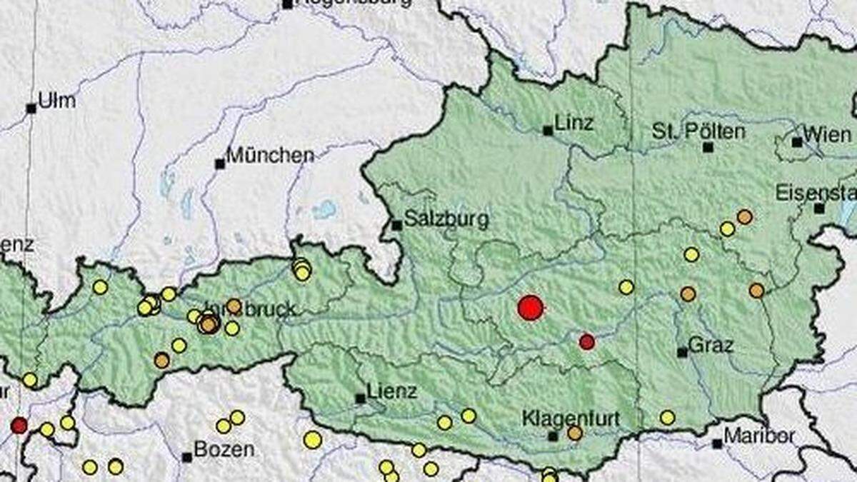 Bei St. Nikolai im Sölktal (großer roter Punkt) bebte die Erde