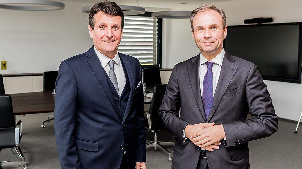 Der Aufsichtsratsvorsitzende der Raiffeisen Landesbank Gerhard Oswald (links) und der Vorstandssprecher der RLB Peter Gauper: „Es gibt ein Umdenken in der Geldanlage“