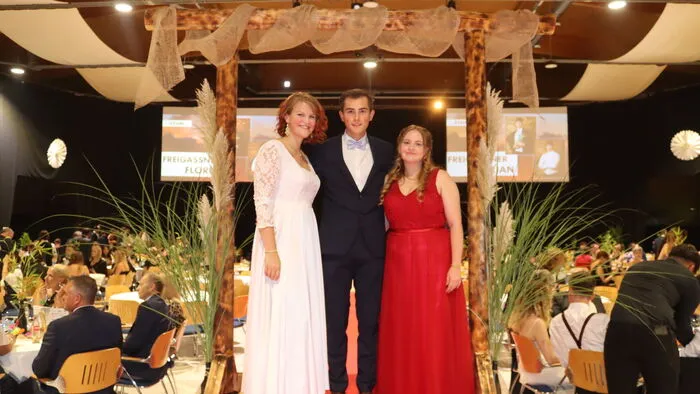 Lara Brudermann, Michael Grassler und Greta Jernej organisierten mit dem elfköpfigen Organisationskomitee und vielen weiteren Helfern einen unvergesslich schönen Ball.
