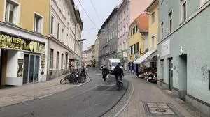 In der Schönaugasse fährt man jetzt stadtauswärts statt stadteinwärts, das hat für große Empörung in der Gasse gesorgt