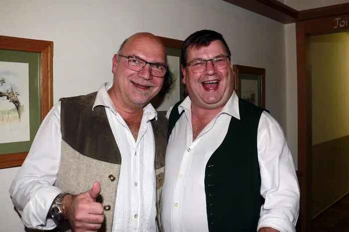 Wehrkommandant Mathias Jandl und Stellvertreter Gregor Schulter begrüßten zahlreiche Ehrengäste.