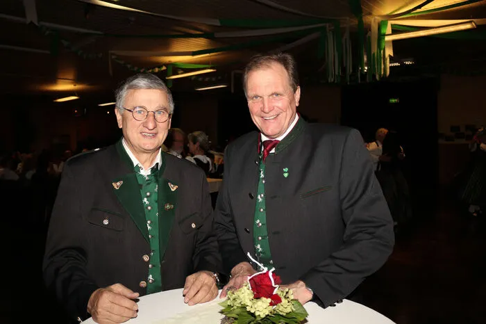 Im vollbesetzten Festsaal konnte Bürgermeister Erwin Dirnberger und sein Stellvertreter Peter Kohlbacher  zahlreiche Persönlichkeiten aus Politik, Wirtschaft und Vereinswesen beim Steirerball begrüßen.