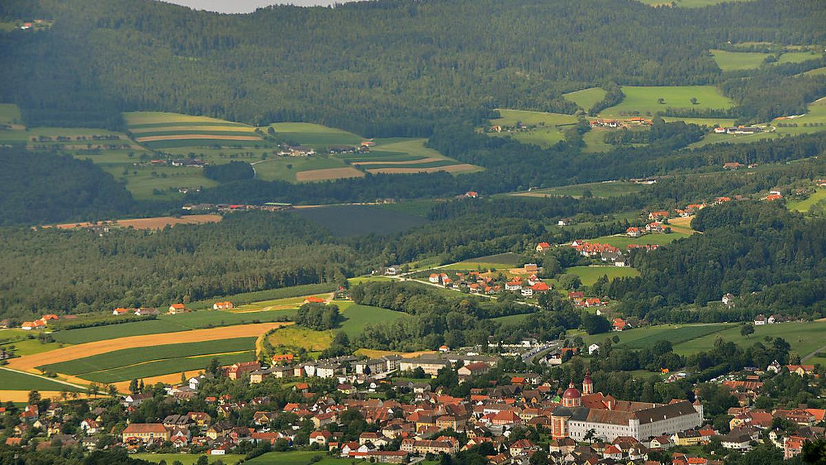 Von der Wallfahrtskriche kann man über das gesamte Pöllauer Tal sehen