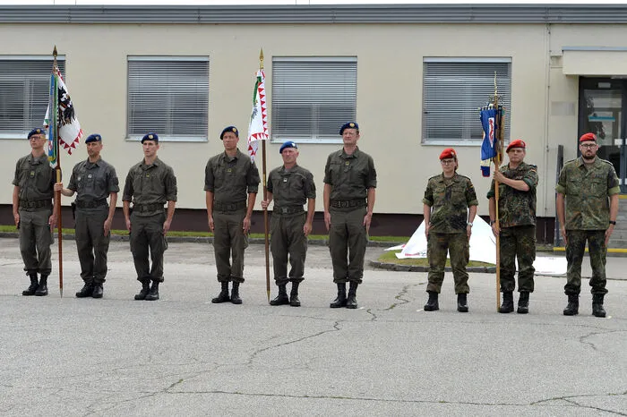 Sehen Sie hier die Bilder des militärischen Festakts...