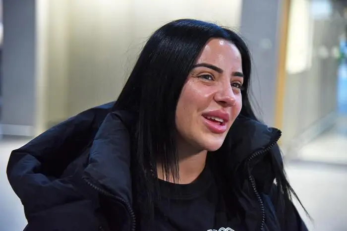 Leyla Lahouar: Die 27-jährige Reality-Show-Kandidatin wurde bekannt in „Ex on the Beach“. Danach ging es weiter zu „Der Bachelor“. Versprach im Gespräch mit RTL den Stoff, aus dem Träume sind, wenn man auf Lager-Zank steht: „Ich habe Schiss vor allem und bin die größte Zicke, aber ich habe auch eine verletzliche Seite.“