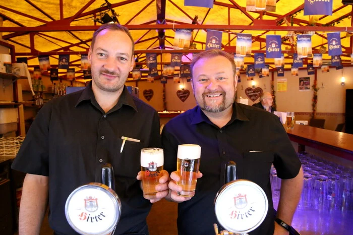 Unterstützung findet der Gastronom von Chefkoch Rudi Vertitsch (links). 