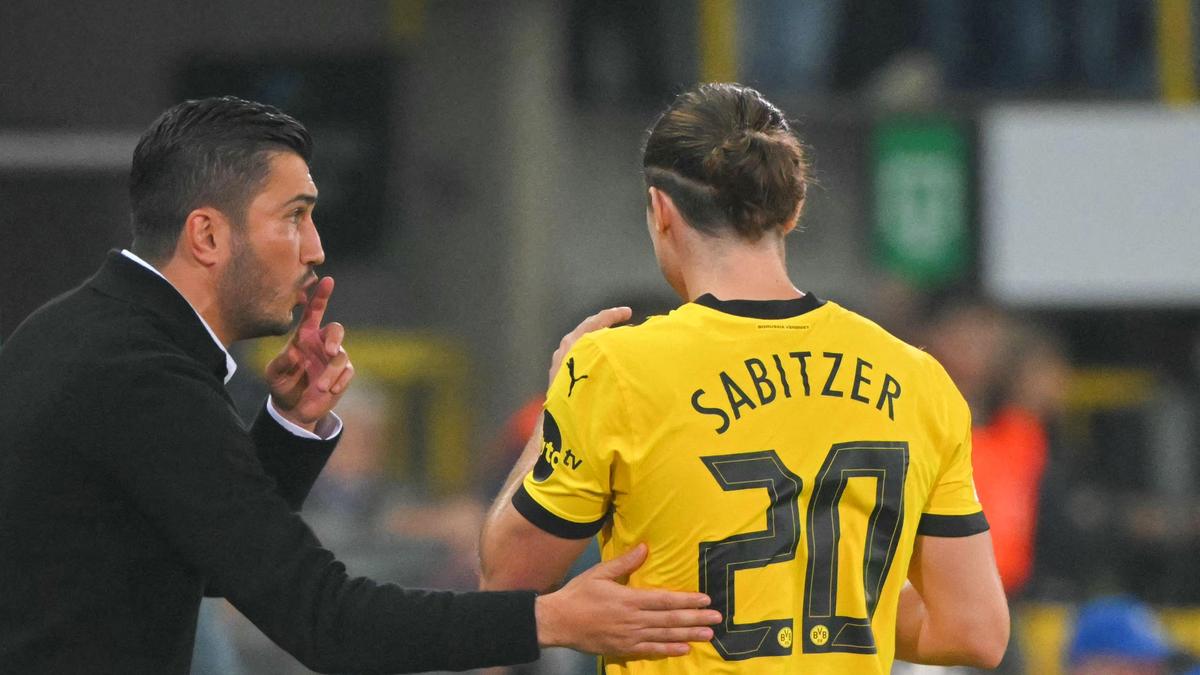 Borussia-Dortmund-Trainer Nuri Sahin mit „Sorgenkind“ Marcel Sabitzer