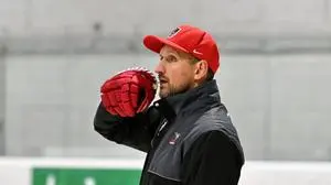 Headcoach U20 Nationalteam PHILIPP PINTER, Österreichisches U20 Nationalteam Lehrgang, Österreichisches U20 Nationalteam Lehrgang am 01.12.2025 in Ferlach (HTC Eishalle Ferlach), Austria, (Photo by Bernd Stefan)