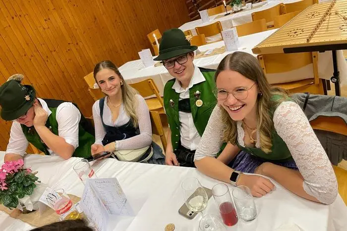 Klicken Sie sich durch die weiteren Bilder.