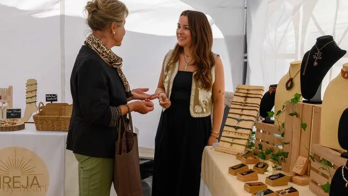Insgesamt 110 Aussteller zeigten in den Innenräumen des Stifts sowie im stimmungsvollen Innenhof hochwertige handgefertigte Unikate, von traditionellem Kunsthandwerk bis hin zu modernen Einzelstücken.
