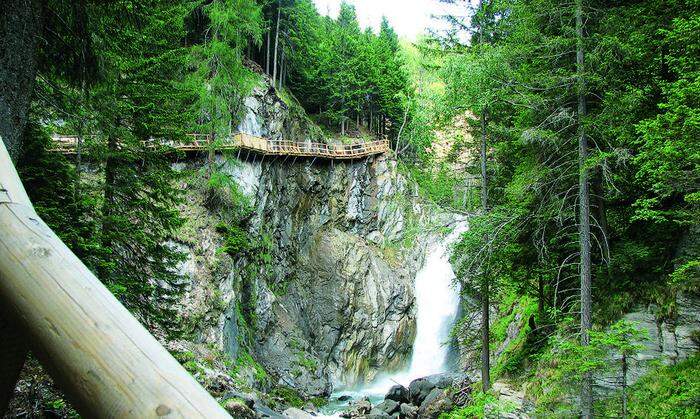 In der Groppensteinschlucht können Sie die  immense Kraft des Wassers bewundern