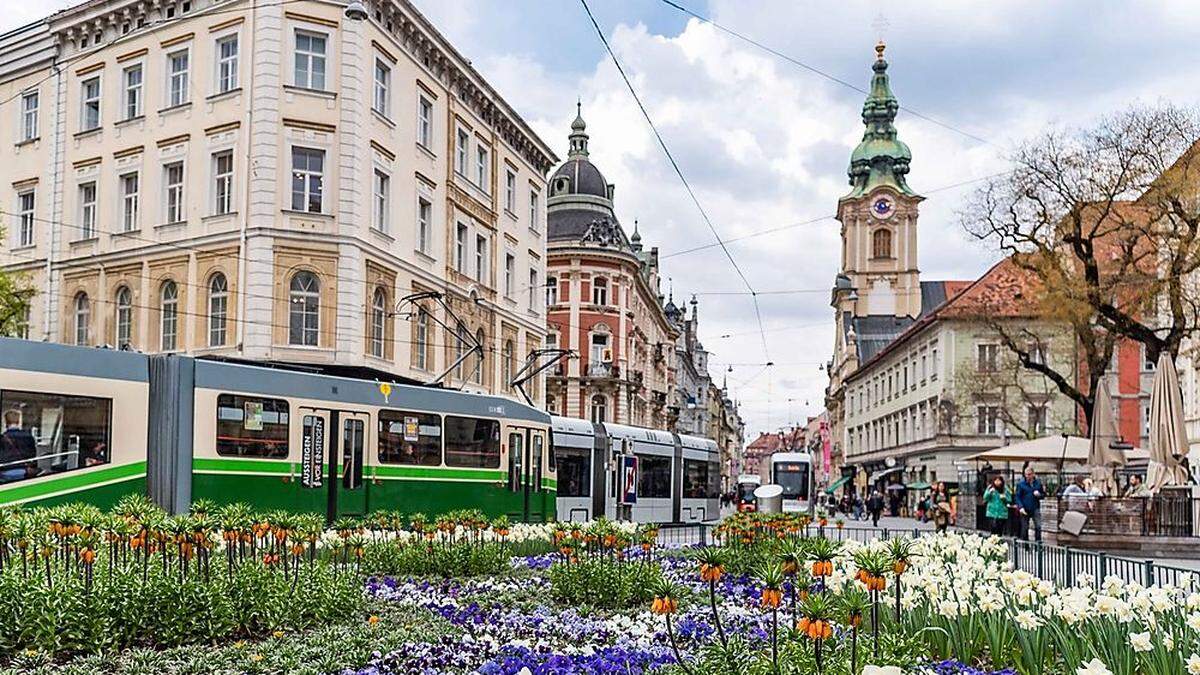 Zum Late-Night-Shopping heute abend kann man gemütlich und kostenlos mit Bus und Bim fahren