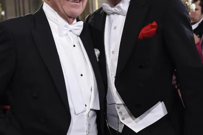 „Ich trage niemandem etwas nach. Immer drüberspringen, hat mir mein Vati beigebracht, denn nachtragend zu sein, ist wie eine Eiterbeule.“ (“Tiroler Tageszeitung“, 2022) - Im Bild mit Sohn Daniel beim Opernball 2026