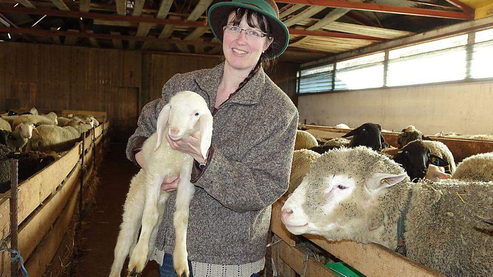 Karina Neuhold betreibt ihre Schafzucht in Naas (Bezirk Weiz)