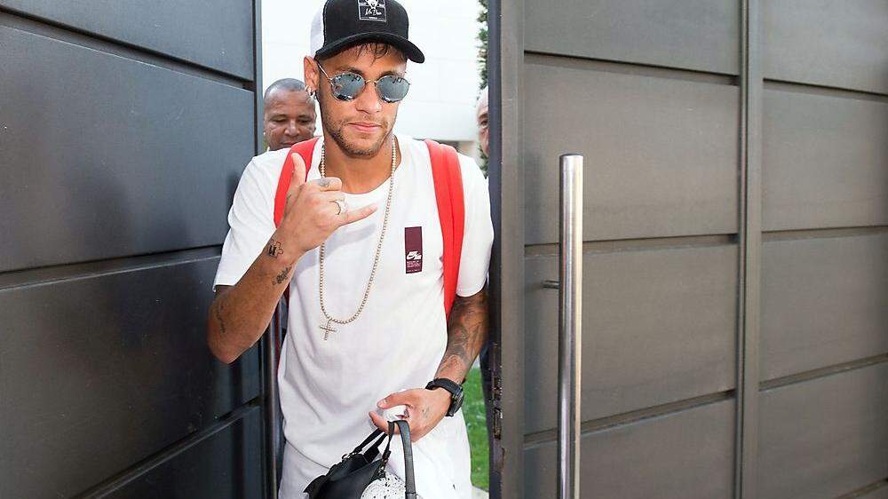 Neymar auf dem Weg zum Flughafen