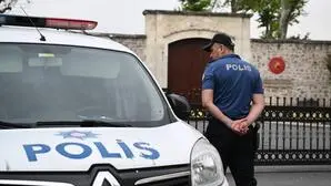 Absperrungen in der Nähe des Istanbuler Hotels, in dem die ums Leben gekommene Familie wohnte 