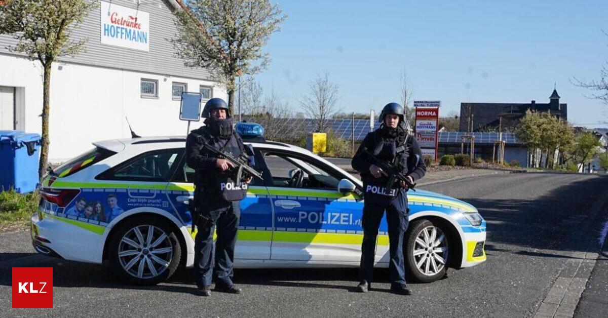 Dreiköpfige Familie getötet: Nun spricht die Mutter des Verdächtigen