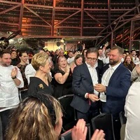 Birgit und Heinz Reitbauer mit Küchenchef Michael Bauböck im Moment der Bekanntgabe