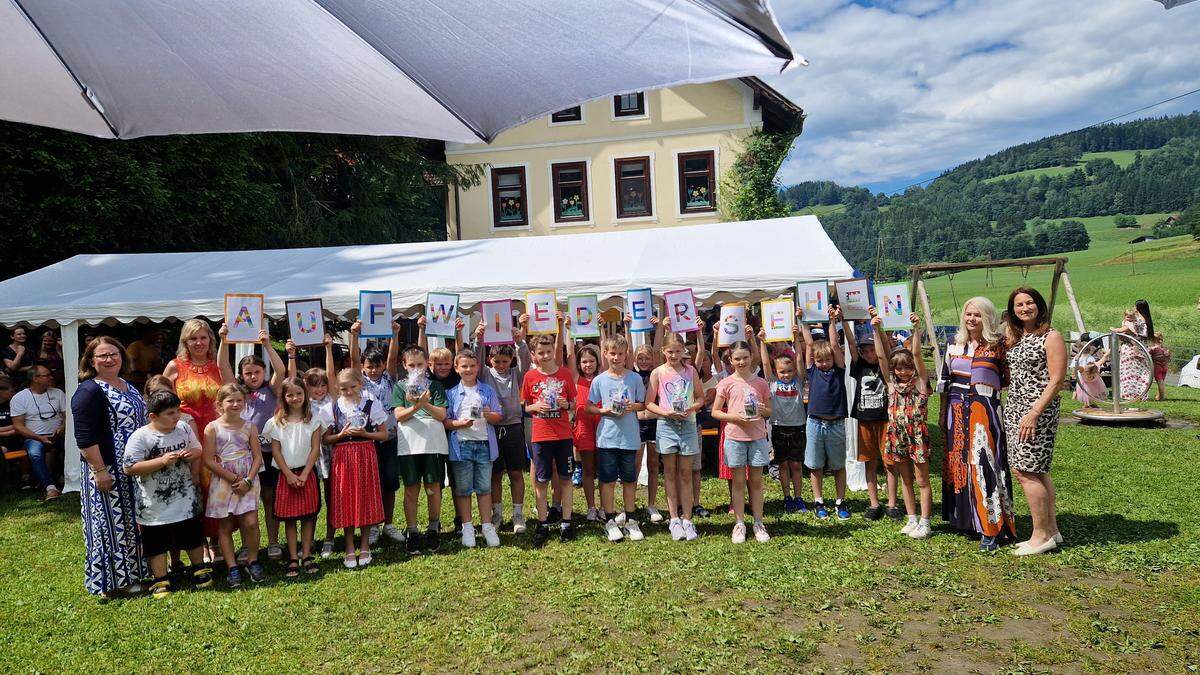 Am vergangenen Freitag feierten die Kinder, Lehrer und Eltern beim Schulfest auch den Abschied der Expositur Tiffen