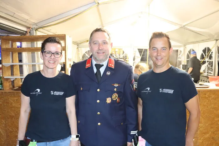 Kommandant Robert Opetnik (Mitte) freute sich mit seinem Stellvertreter Thomas jun. Fritzl (rechts) und der Schriftführerin der FF Untermitterdorf, sowie Vizebürgermeisterin von Ruden Martina Stern (links) über den guten Besuch 
