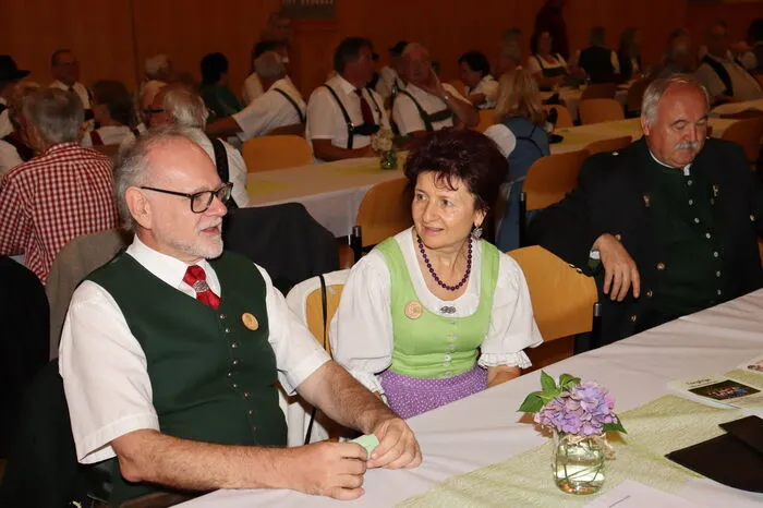 Unter dem Motto "Steirisch g'sungen, g'redt, g'spült und tanzt" konnten die Besucher und Gratulanten einen bunten Abend mit vielen Programmpunkten genießen.