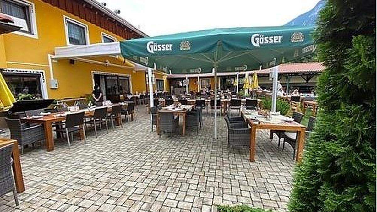 Der gepflasterte Gastgarten des Gasthofs Zenkl ist einer der nominierten Plätze