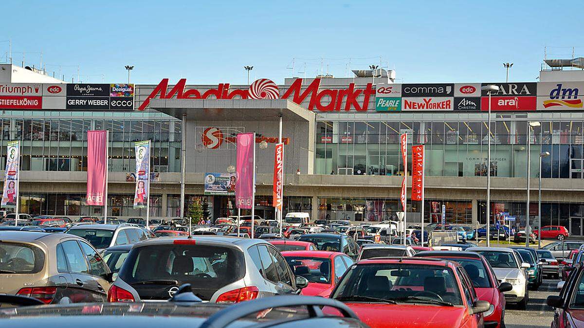 Kunden-Ansturm in der Shoppingcity Seiersberg auf den Media Markt