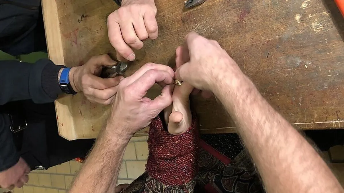 Millimeter für Millimeter wurden die Ringe zerschnitten