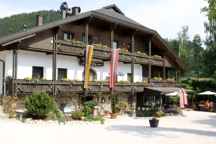Start und Ziel war „Müllers Eventhof“ in der Meiseldinger Straße in Kraig. 