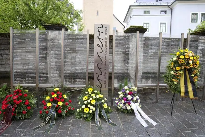 Das Denkmal der Namen in Villach wurde 1999 mit 64 Opfernamen enthüllt und umfasst nach mehreren Erweiterungen derzeit 336 Namen