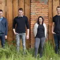 Andreas Domatschitz, Markus Klobassa, Claudia Tscherner und Richard Oberer (v. l.) produzieren jährlich rund 40 Tonnen Spargel