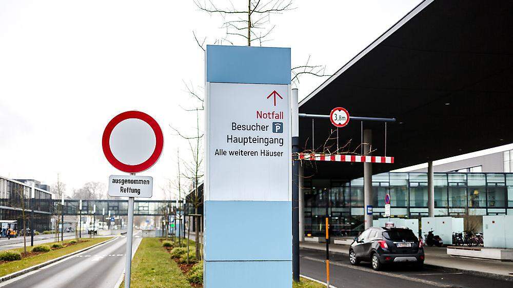 Die Ausfahrt endet für zwei Biker mit schweren Verletzungen im Klinikum Klagenfurt
