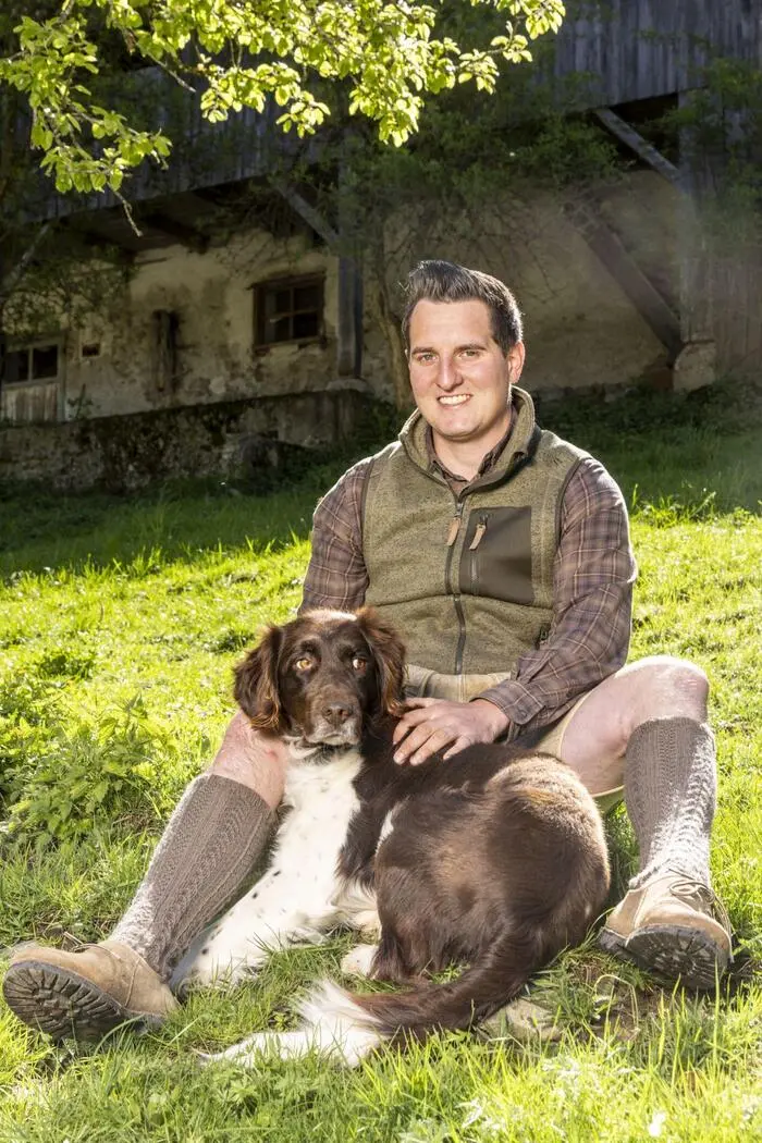Thomas mit seinem Hund Aiko