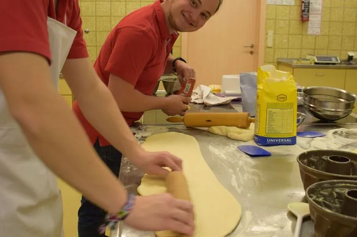 Johannes und Julian (Landjugend Magdalensberg) beim Reindling machen