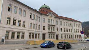 Vor zwei Monaten stürzte im Schulzentrum Pestalozzi in Leoben-Donawitz ein 54-jähriger Lehrer ab und erlag seinen schweren Verletzungen
