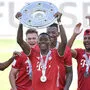 David Alaba durfte schon in der vergangenen Saison den Meisterteller in die Höhe stemmen.