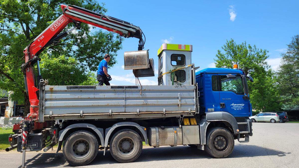 Die Telefonzellen verschwinden anlassbezogen, wie beispielsweise beim Strandbad Maria Loretto vor wenigen Tagen 