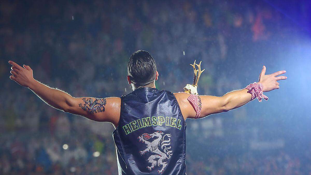 Andreas Gabalier begeistert die Massen - hier etwa bei seinem steirischen Heimspiel in Schladming