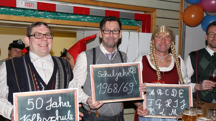 36 Mitglieder der 11er Runde fand man in "50 Jahre Volksschule Mortantsch", der größten Gruppe bei der Mortantscher Faschingsnacht.
