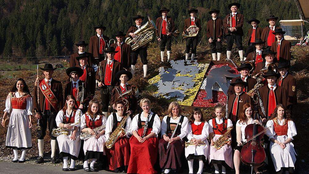Die Trachtenkapelle "Alpenrose" Waidegg lädt zum Konzert